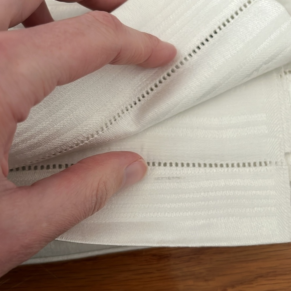 Vintage Simpson’s All Pure Linen Set of 4 White Irish Linen Patterned Napkins - Picture 9 of 9